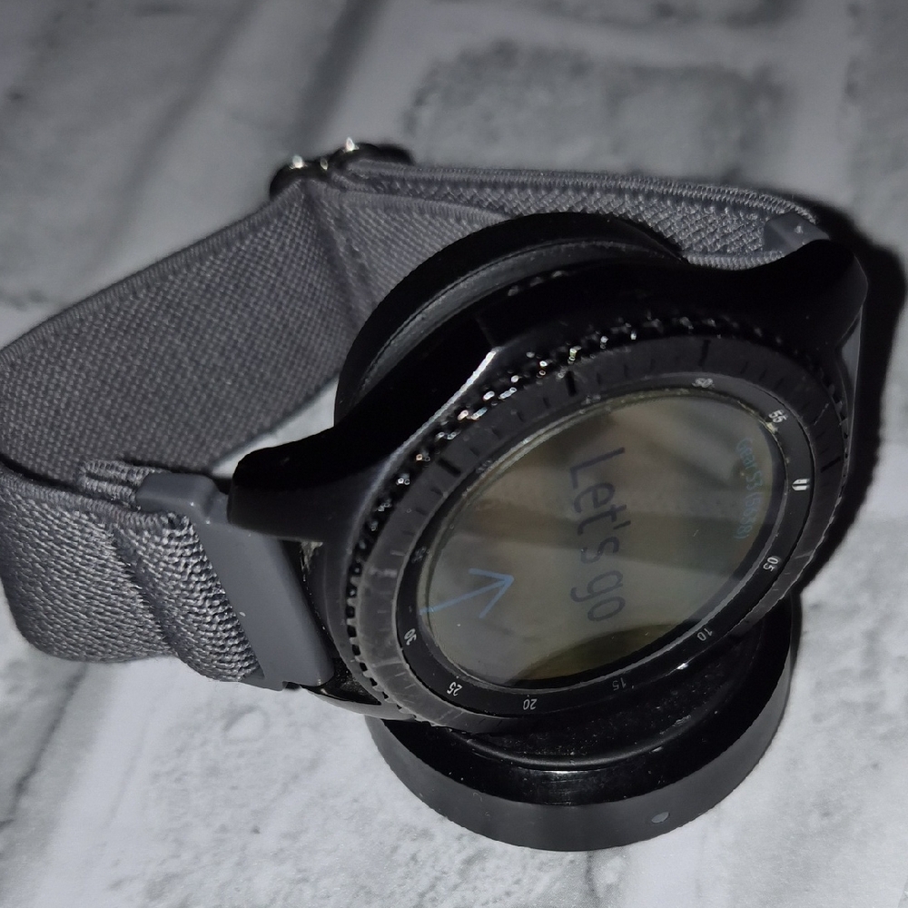 Gear S3 Frontier Watch Sophisticated Black and Gray Men's Watch
